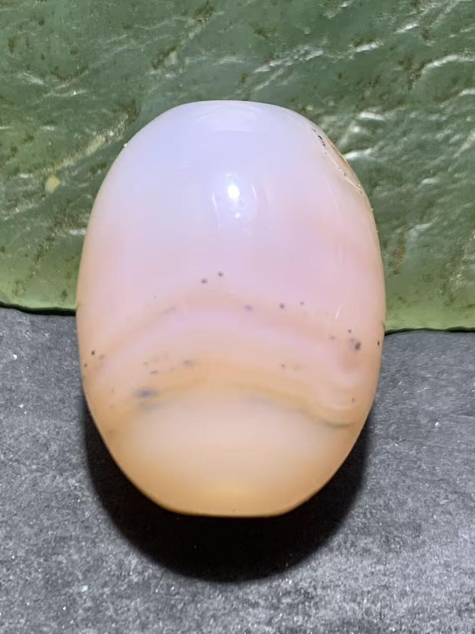 冰粉色海洋玉髓通货桶珠一颗，