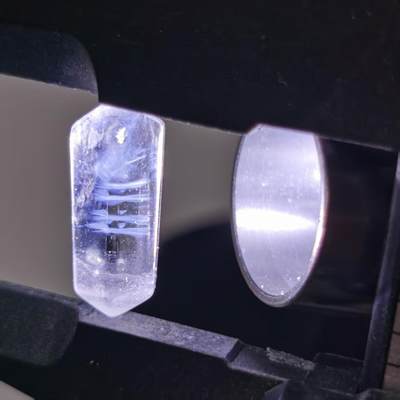 七河·世界钱币杂件水晶矿标小拍（总第29期） - 藏家出品X649 蓝针白水晶六棱柱 本件拍品由合作藏家负责邮寄