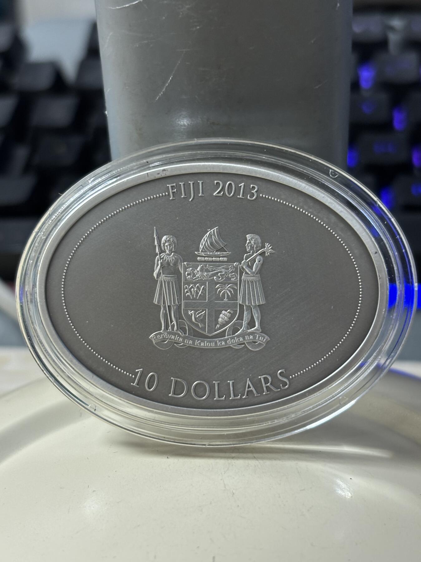 第183期拍卖 斐济2013年野生动物系列眼镜猴镶嵌银币，999银，发行999枚