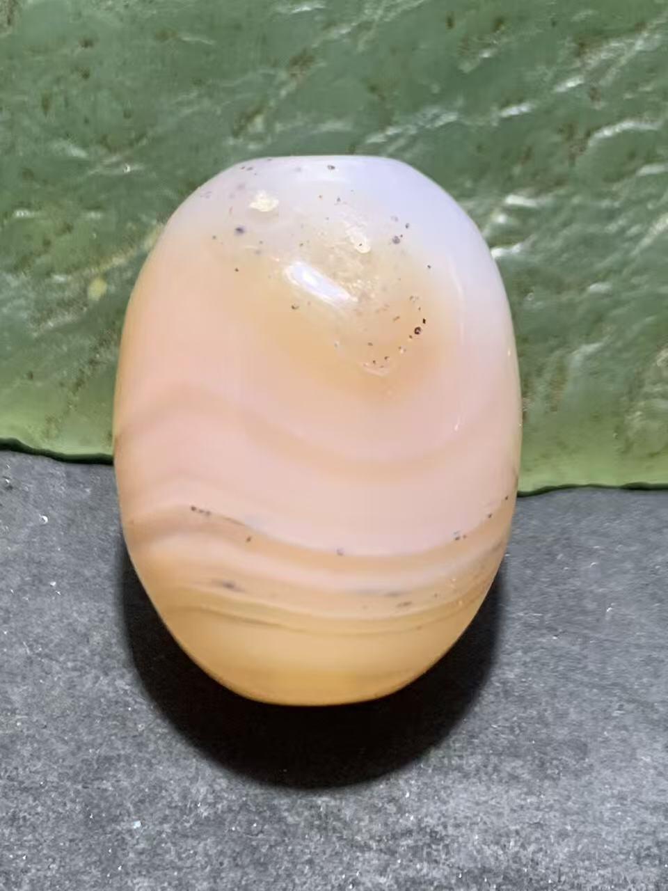 冰粉色海洋玉髓通货桶珠一颗，