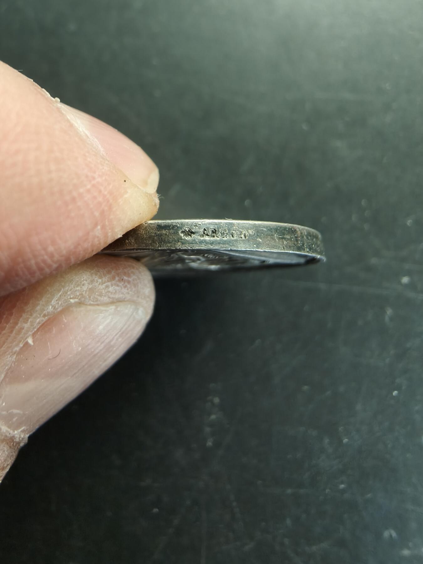 老王徽章第166期 法国银婚章    蜜蜂950银标    直径28mm.   重量10g