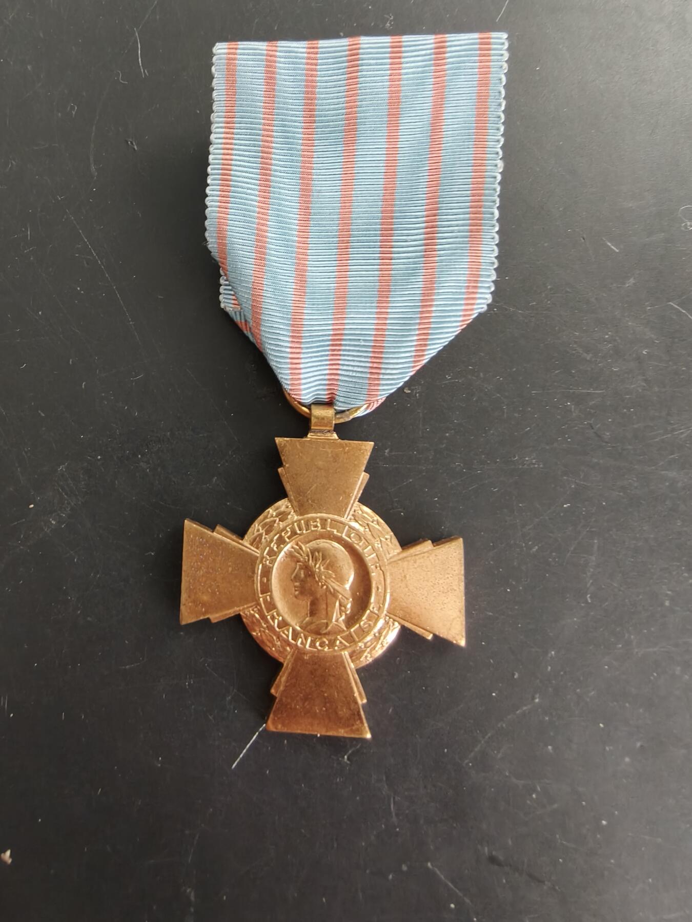 老王徽章第166期 法国战斗十字奖章镀金版