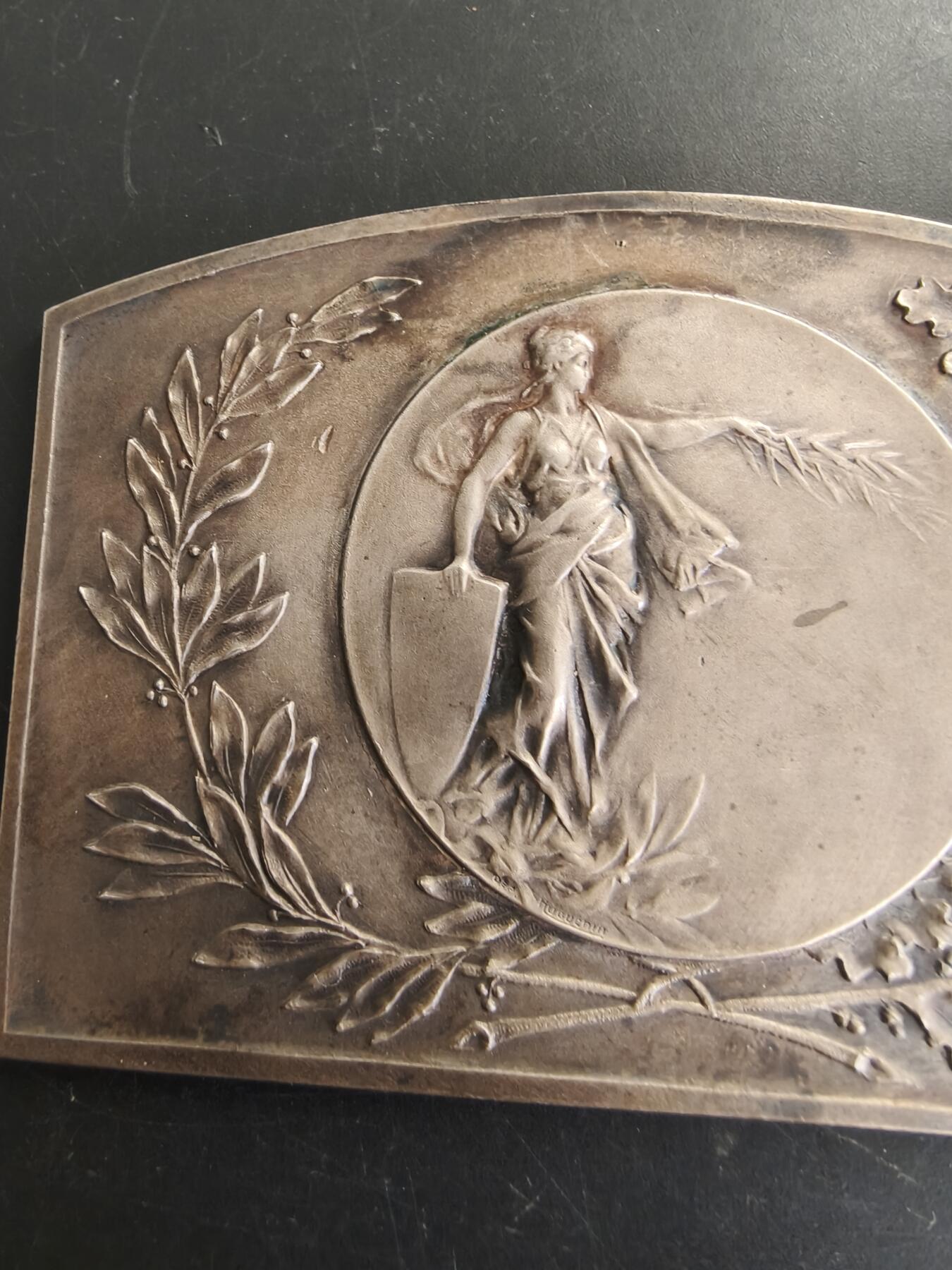 老王徽章第166期 法国新艺术玛丽安娜方形镀银大铜章     原盒     尺寸80×58mm.    重量106.2g