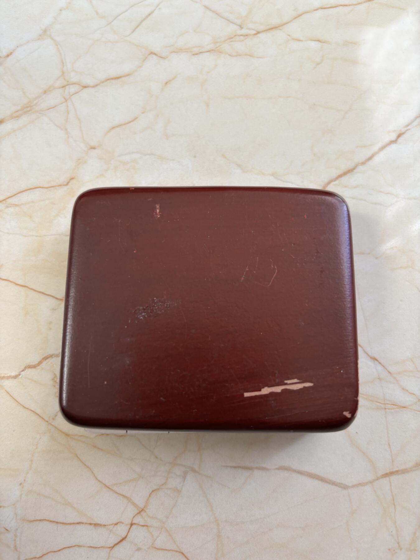 第183期拍卖 萨摩亚2010年动物系列飞狐镶嵌红水晶精制纪念银币，25克，925银，发行2500枚