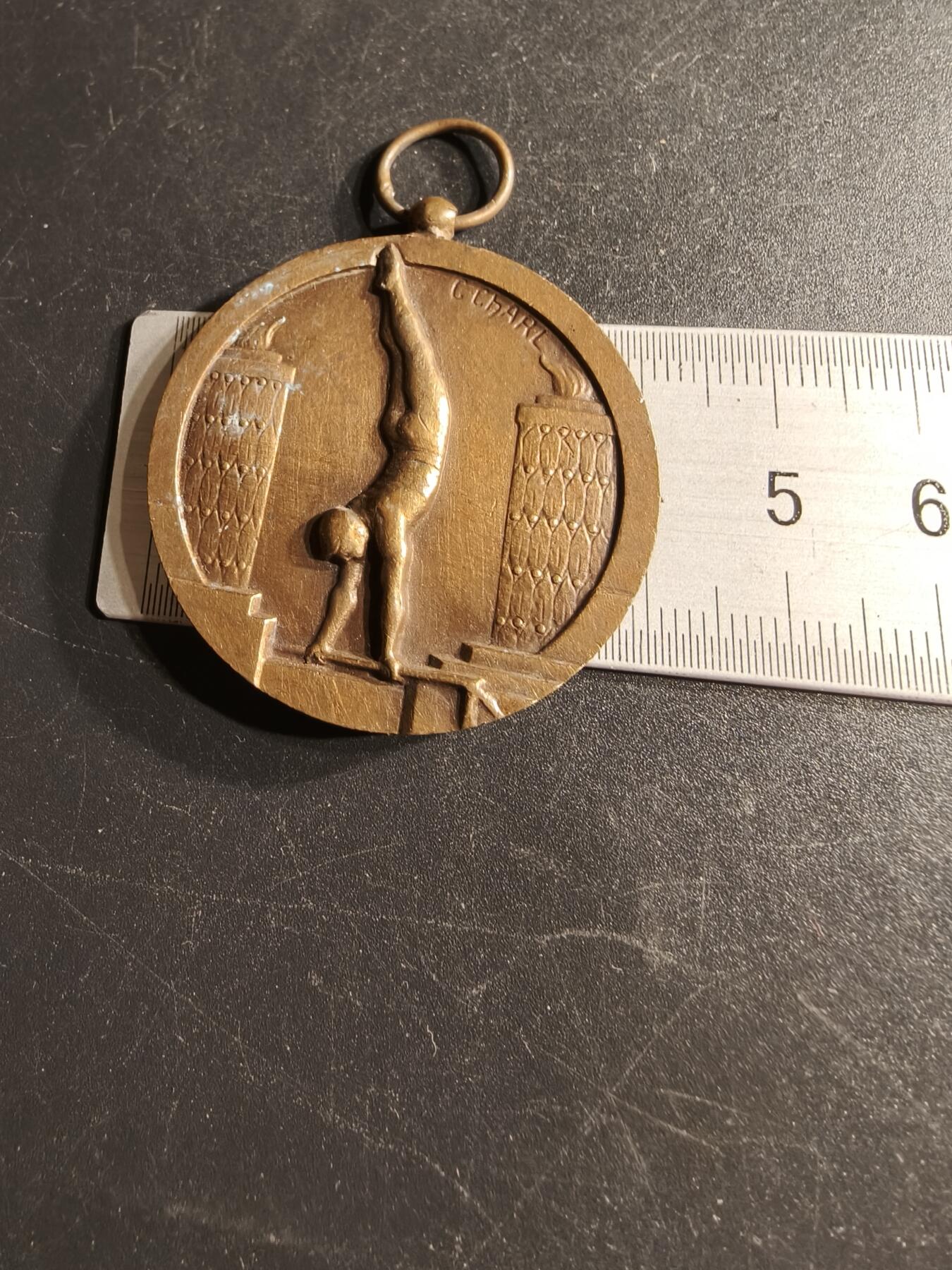 老王徽章第166期 法国体操协会铜奖章     直径41mm.   重量28.6g