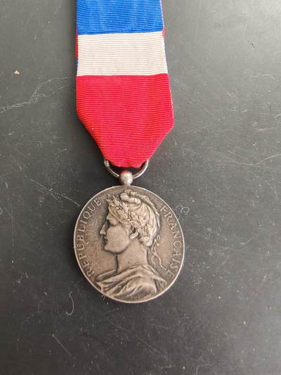 老王徽章第166期 - 法国银级劳工奖章     800银     少见三共时期版本    12.2g