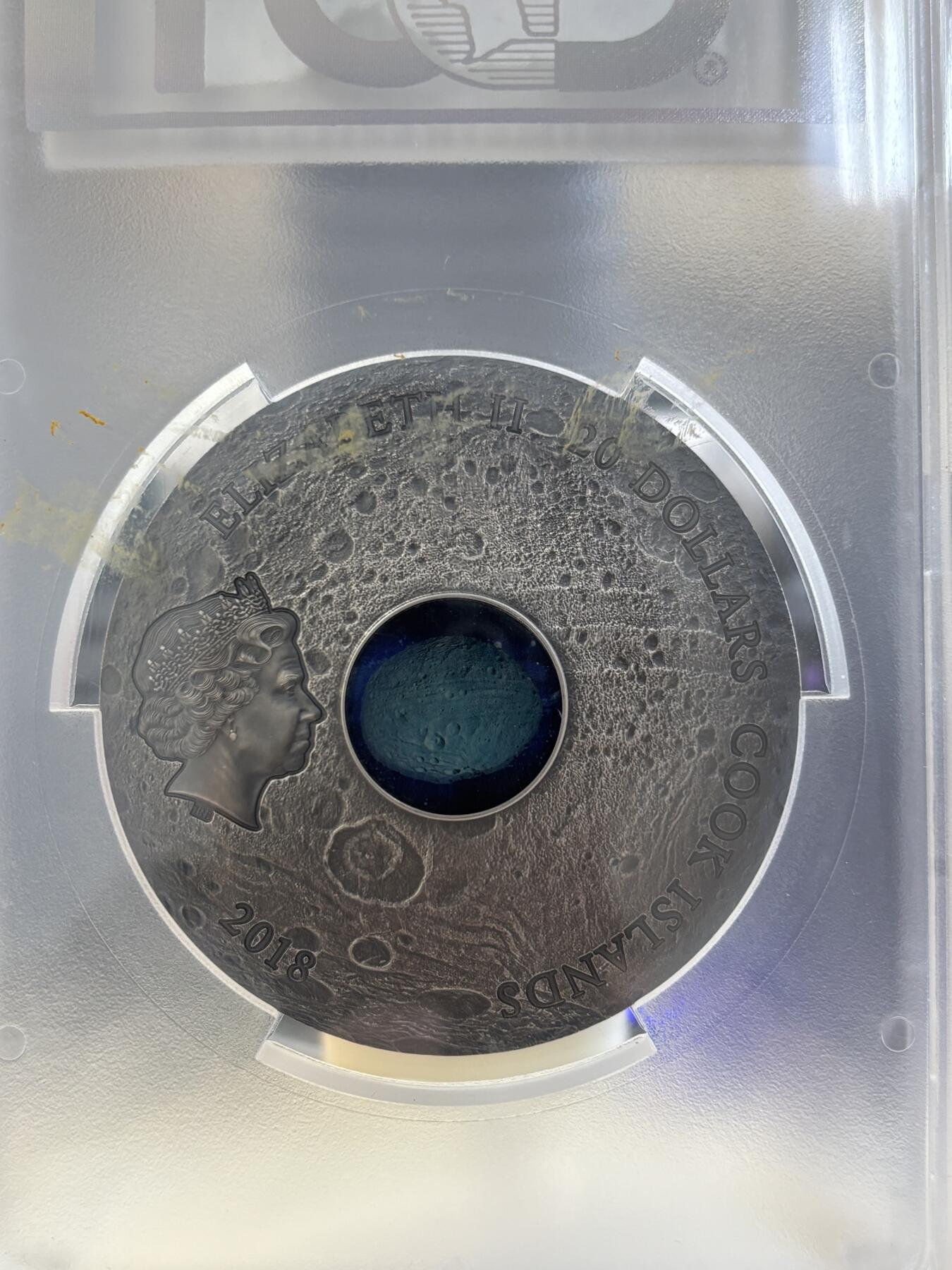 第183期拍卖  库克2018年灶神星镶嵌HED陨石仿古3盎司银币PCGS-MS70首无原盒证书，999银，发行333枚，