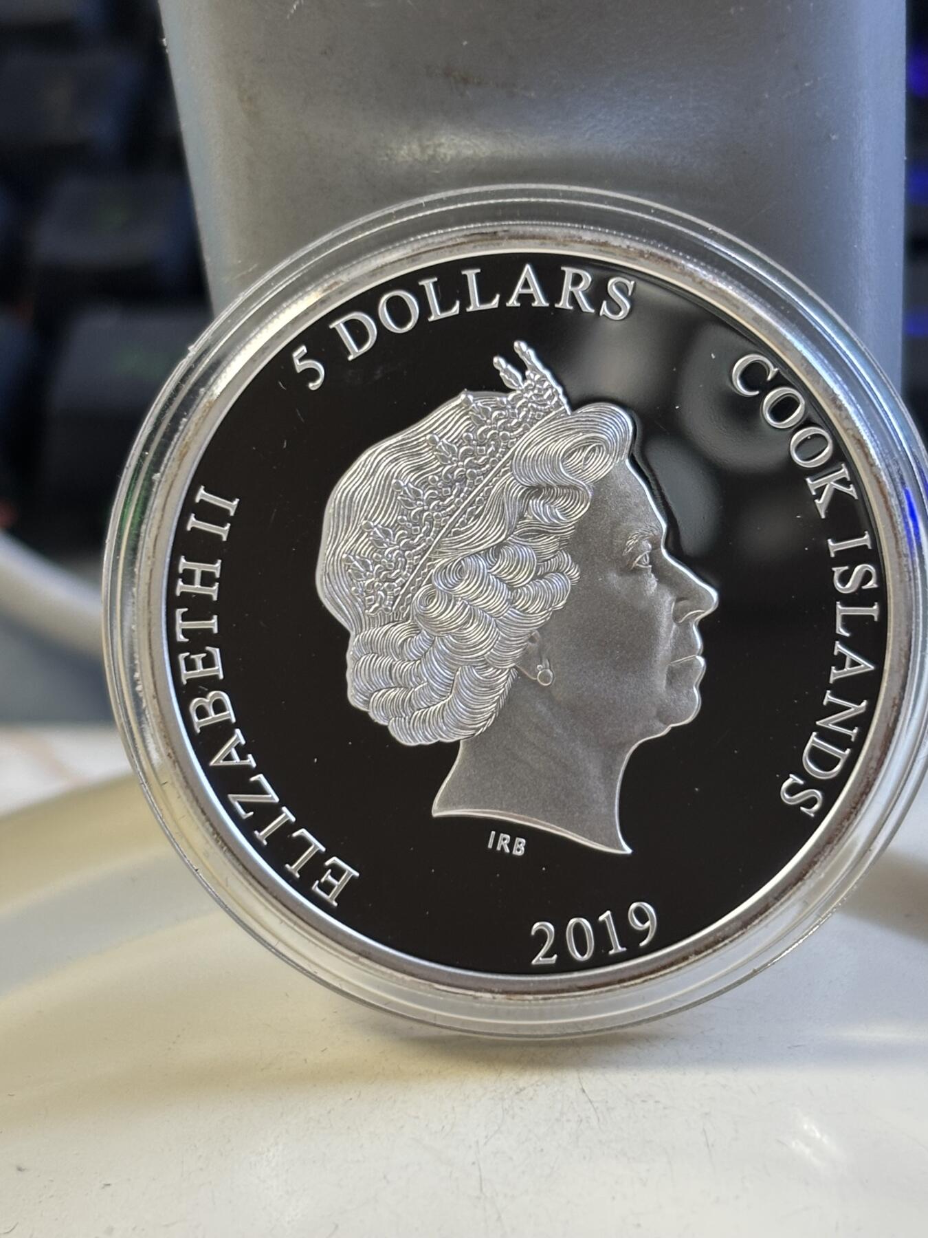 第183期拍卖 库克2019年壮丽生命曲系列5菲律宾鹰高浮雕彩色纪念银币，1盎司，发行999枚，999银