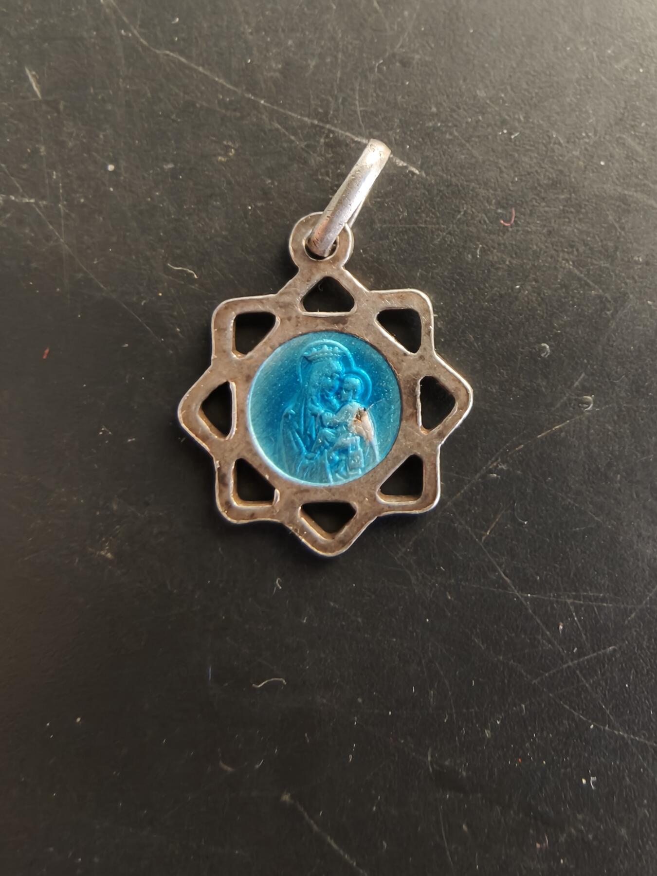 老王徽章第166期 法国天主教会纪念章    银质珐琅     1.4g