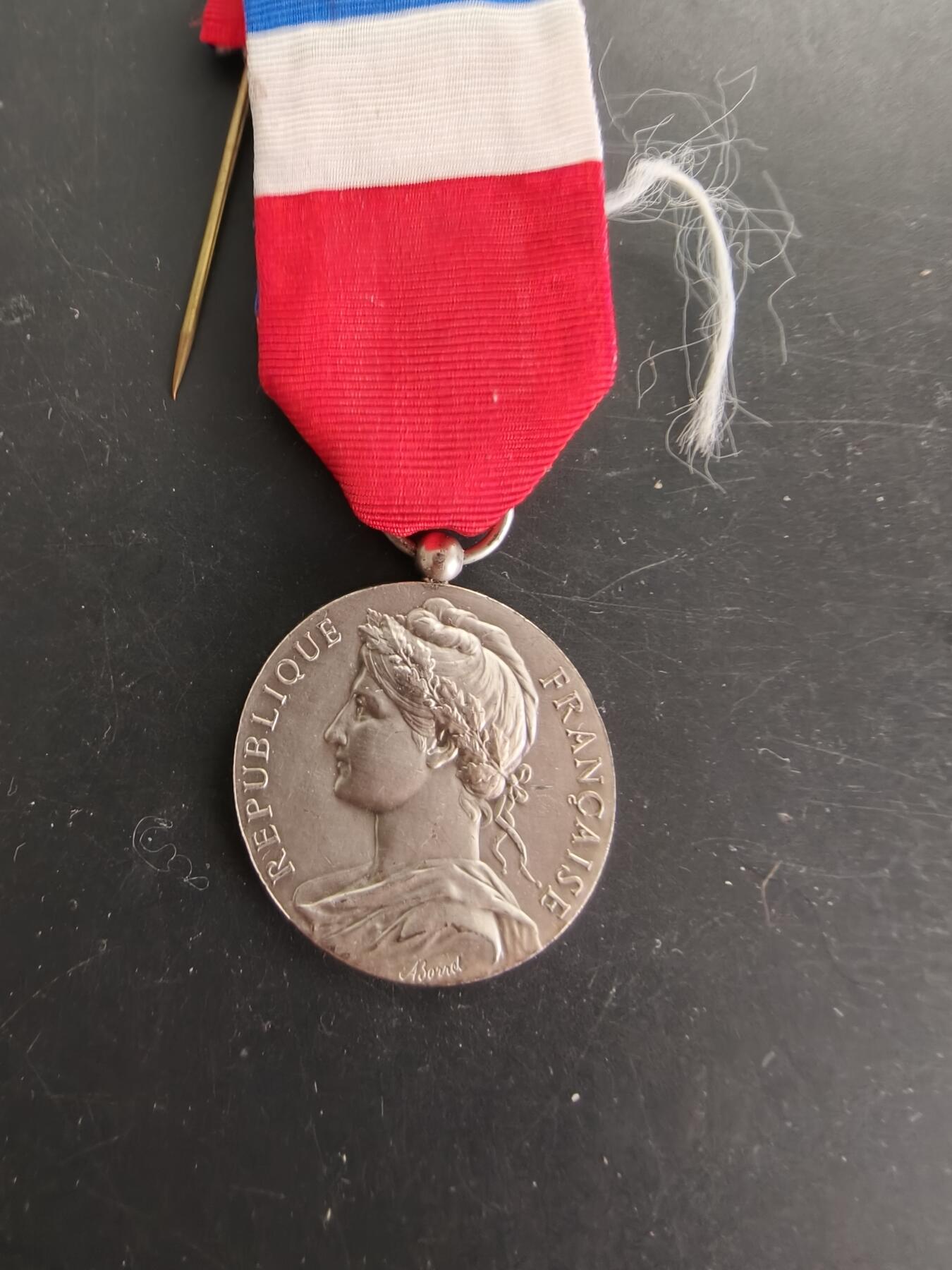 老王徽章第166期 法国银级劳工奖章     925银     12.3g