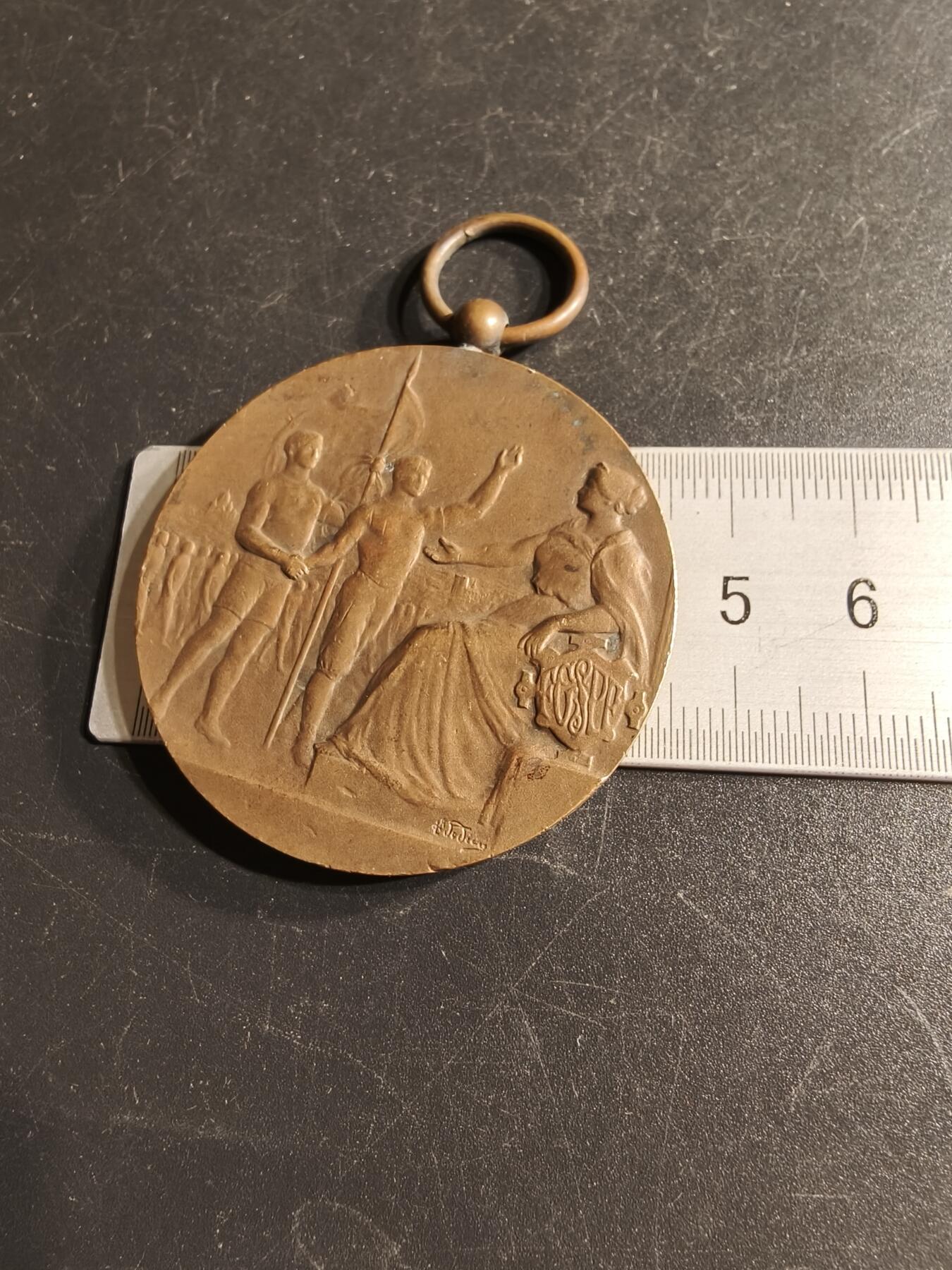 老王徽章第166期 法国体操协会铜奖章     直径44mm.   重量40g