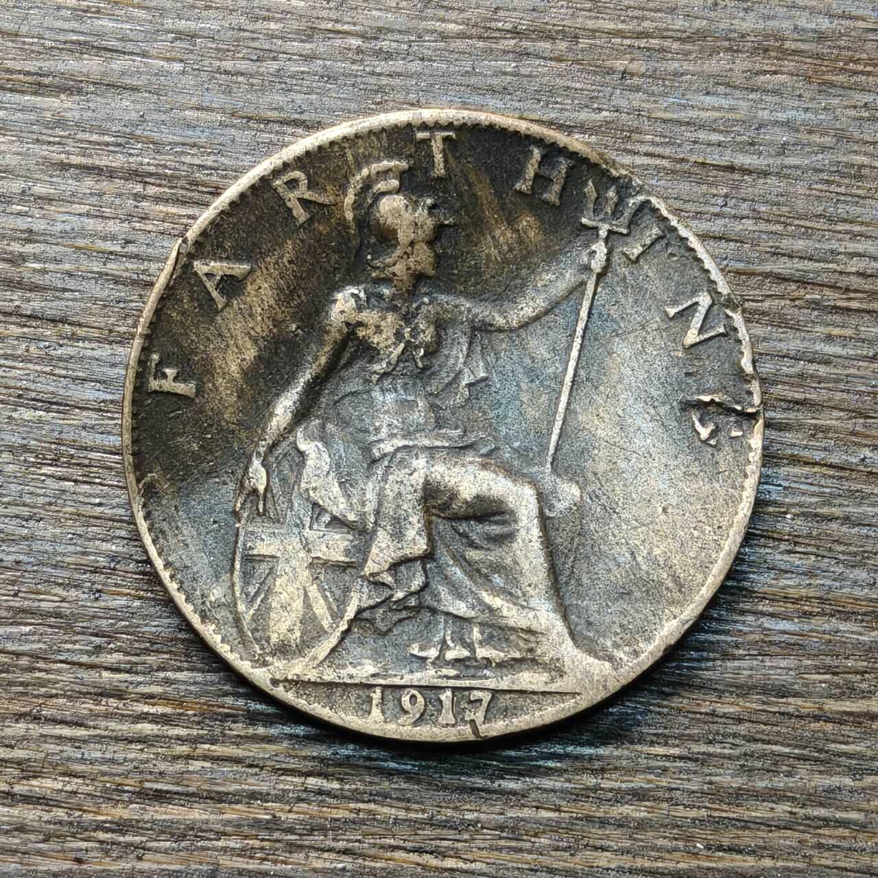 【铜匠收藏】★第133场★散币场，无佣金，30包邮。不满30元，支付5元运费。《接受代拍 代送NGC评级》 英国 1917年 1法新 铜币 乔治五世（币面弯折）