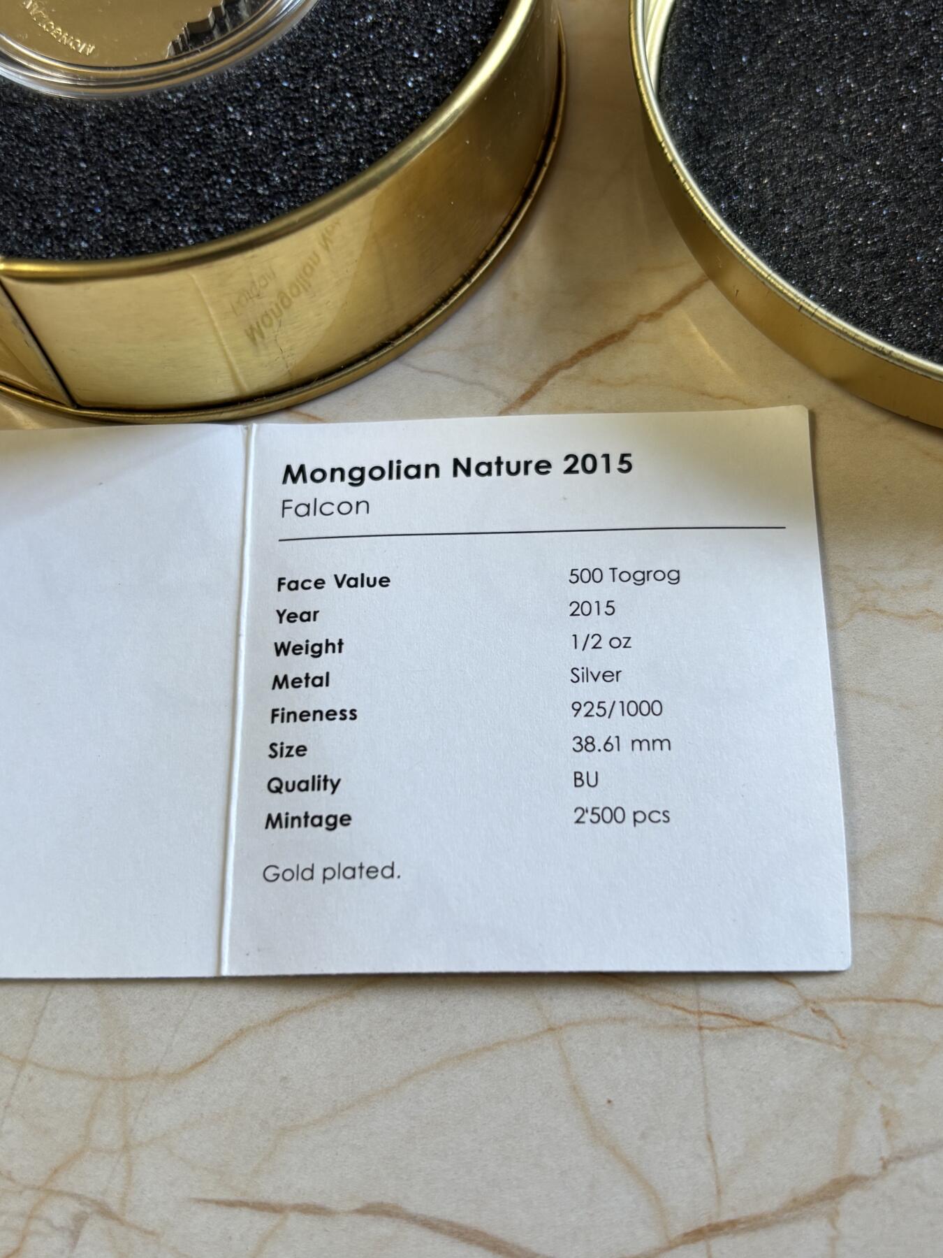 第183期拍卖 蒙古2015年大自然系列3翱翔猎隼镂空镀金纪念银币，1/2盎司，925银，发行2500枚，有氧化