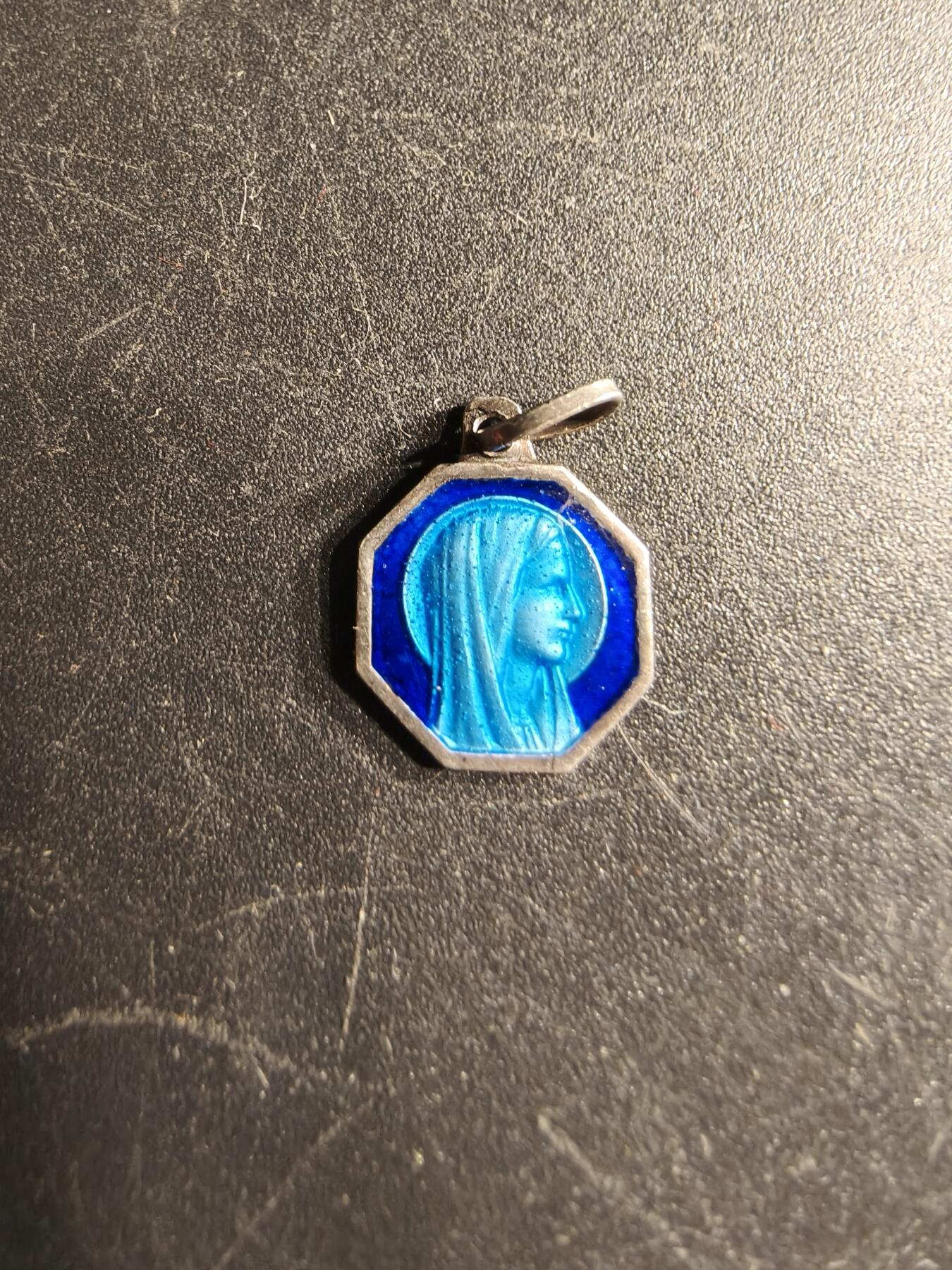 老王徽章第166期 法国天主教会纪念章    银质珐琅     0.7g