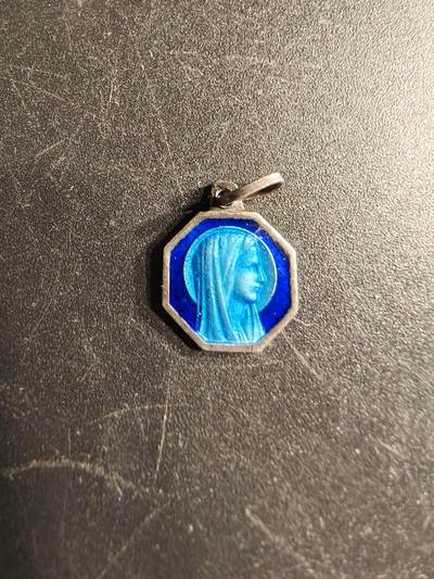 老王徽章第166期 - 法国天主教会纪念章    银质珐琅     0.7g