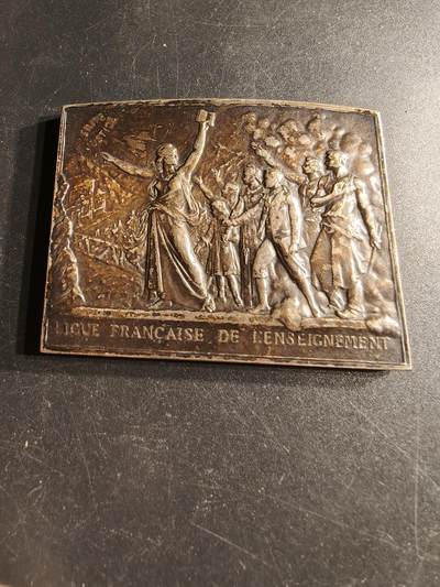 老王徽章第166期 - 法兰西教育联盟方形镀银大铜章    尺寸61×42mm.   重量90g