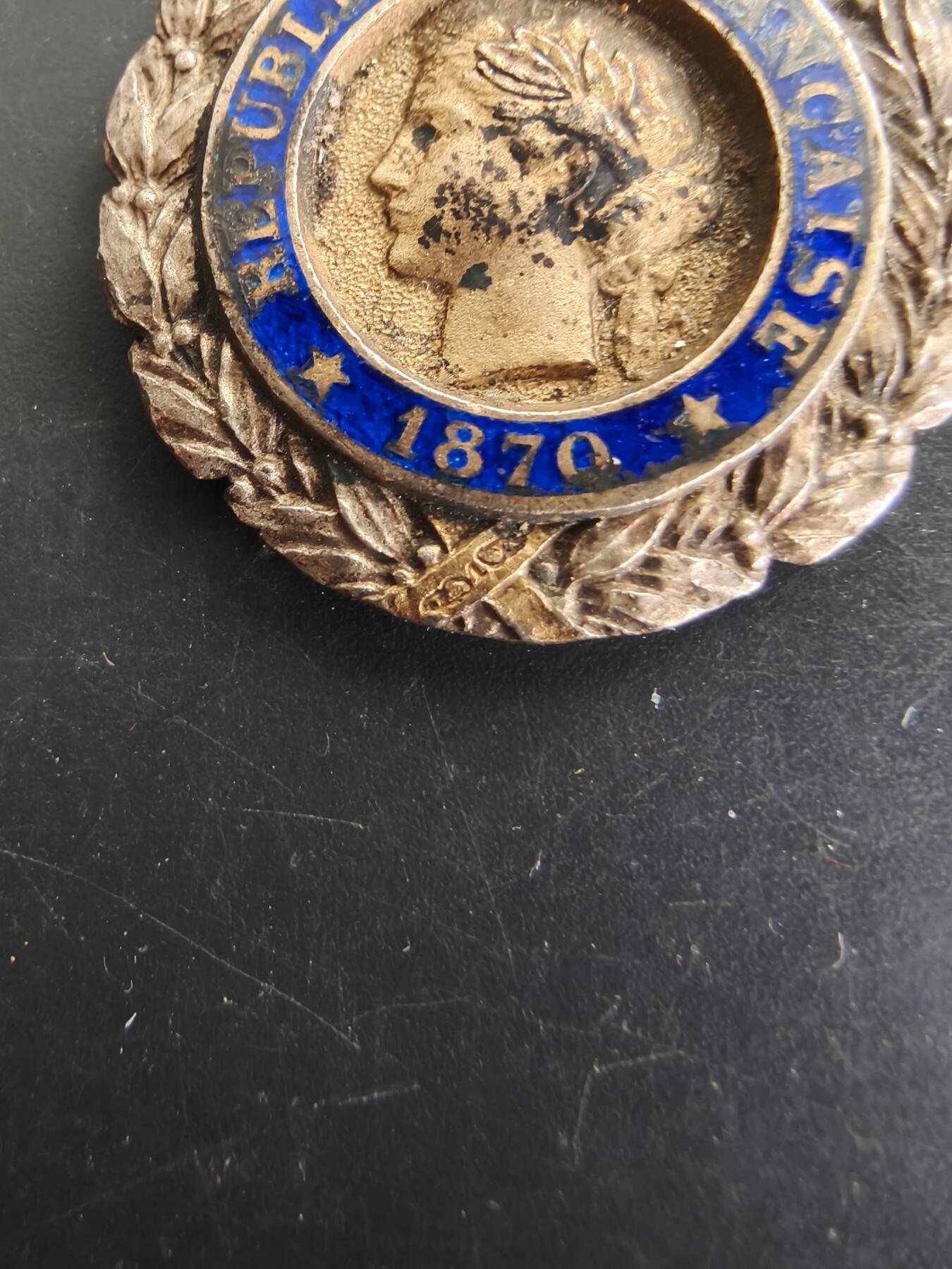 老王徽章第166期 法国军事奖章     三共时期    950银镀金珐琅    断头章     13.4g