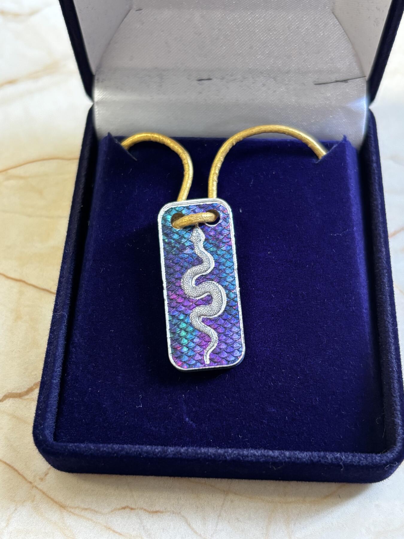 第183期拍卖 喀麦隆2025年中国生肖系列蛇年吊坠纪念彩色银币，999银，发行777枚，10克