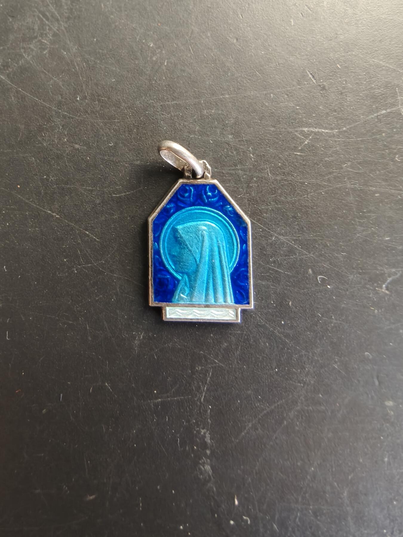 老王徽章第166期 法国天主教会纪念章    银质珐琅     1.9g