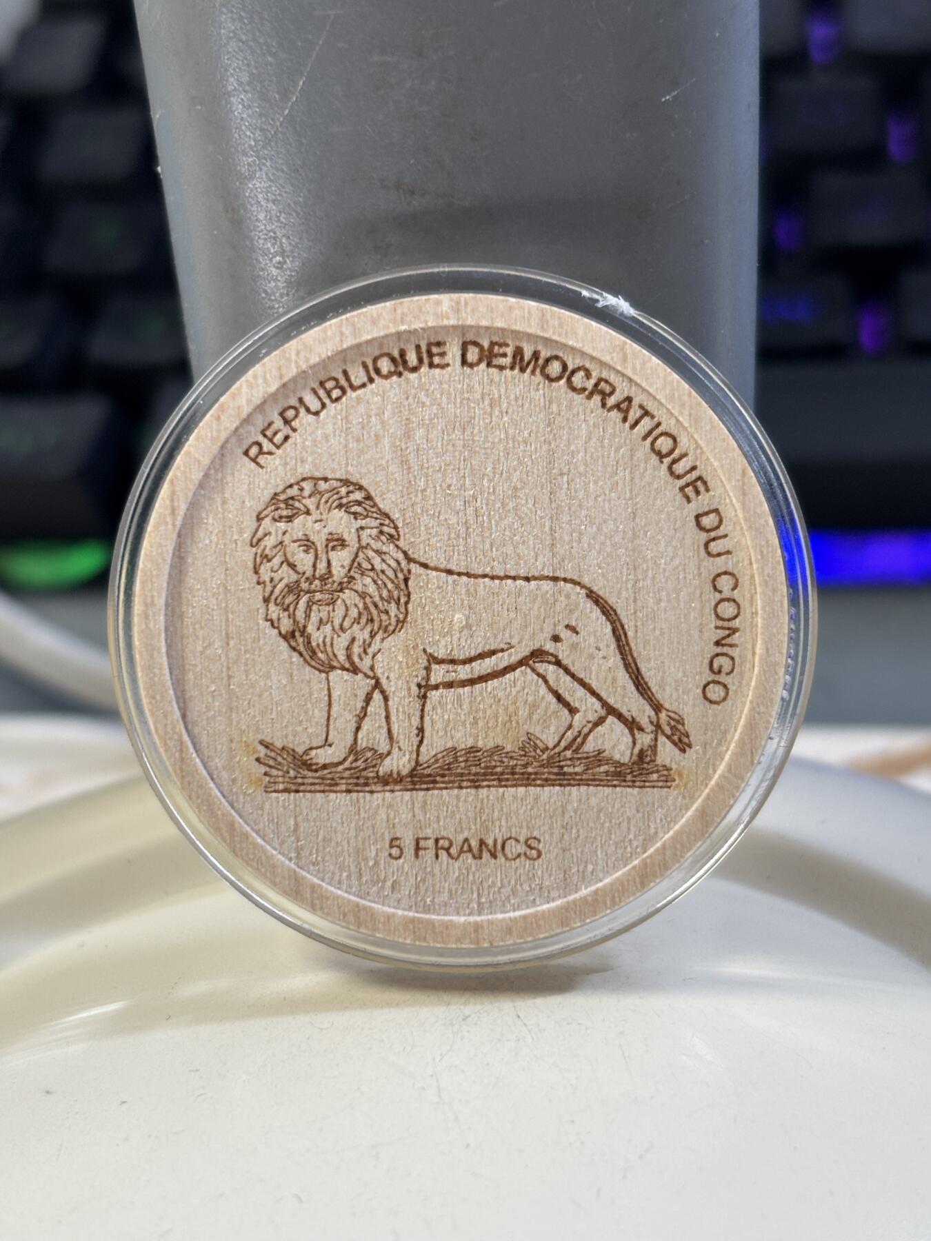 第183期拍卖 稀奇世界首枚木头材质刚果2005年大猩猩纪念币，发行2000枚