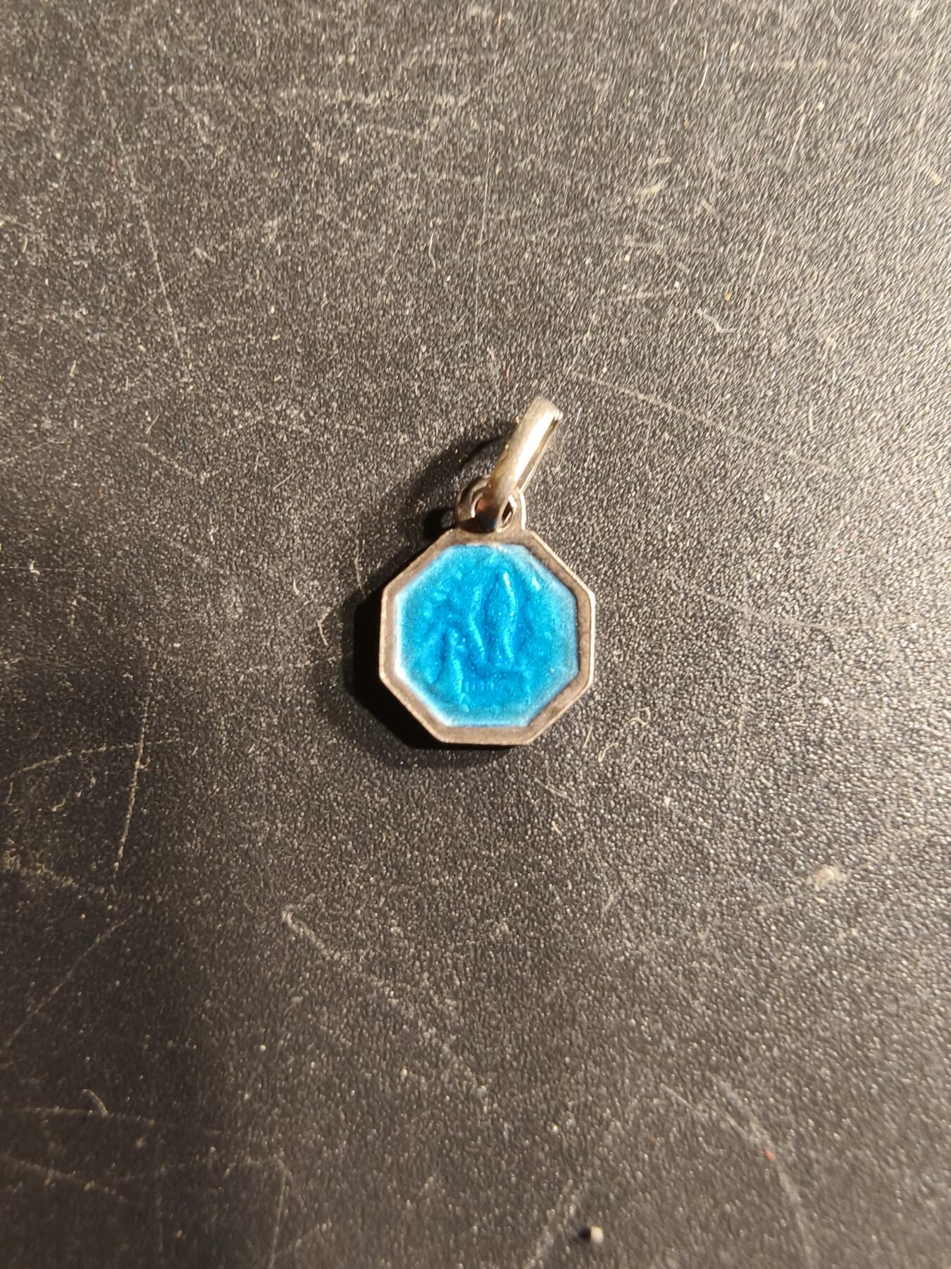 老王徽章第166期 法国天主教会纪念章    银质珐琅     0.4g