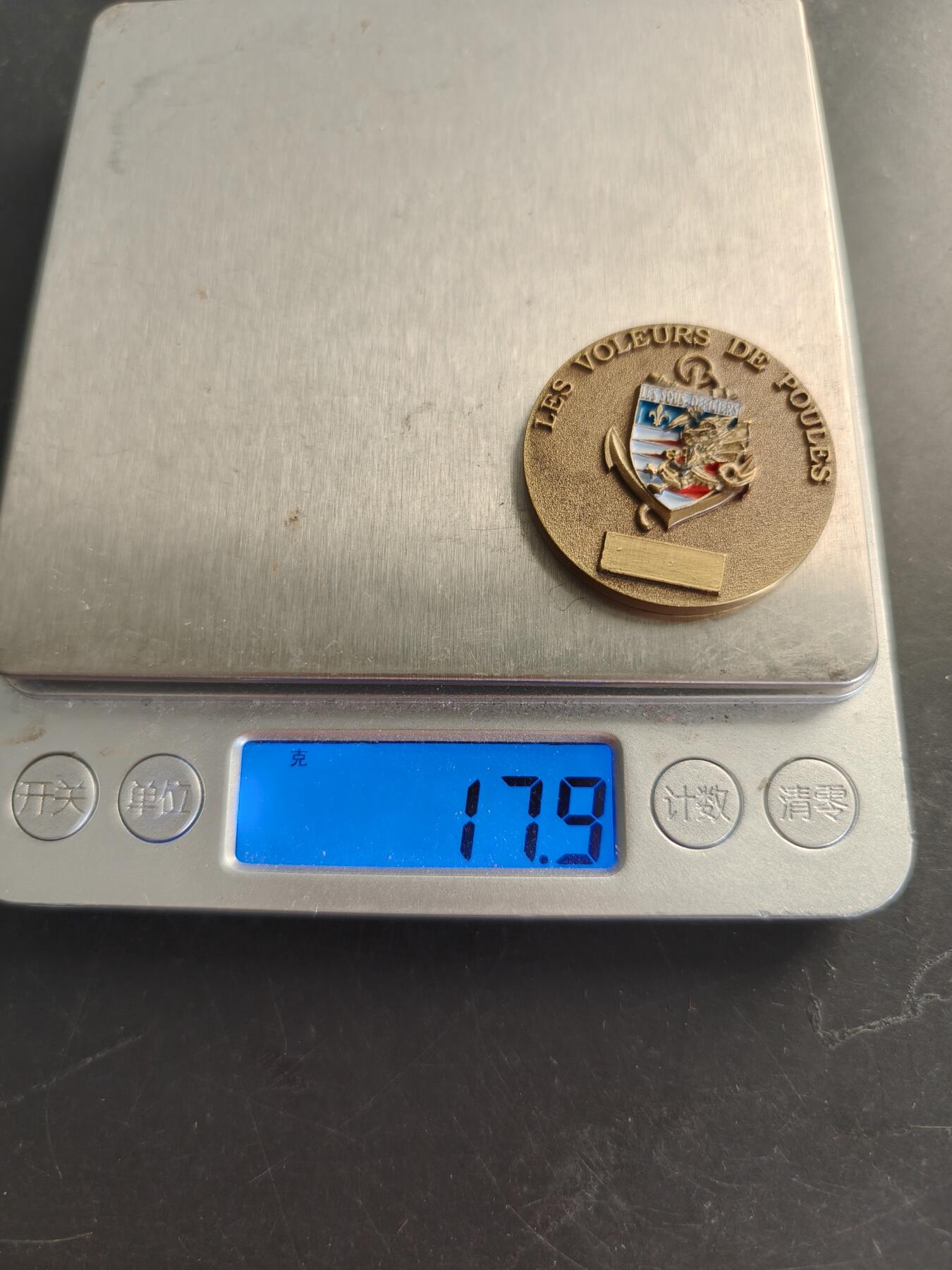 老王徽章第166期 法国海军陆战队第8步兵团准尉纪念章     直径36mm.    重量17.9g