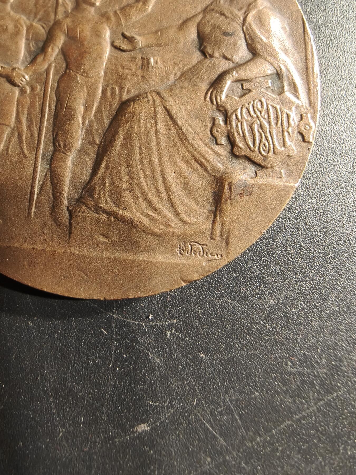 老王徽章第166期 法国体操协会铜奖章     直径44mm.   重量40g