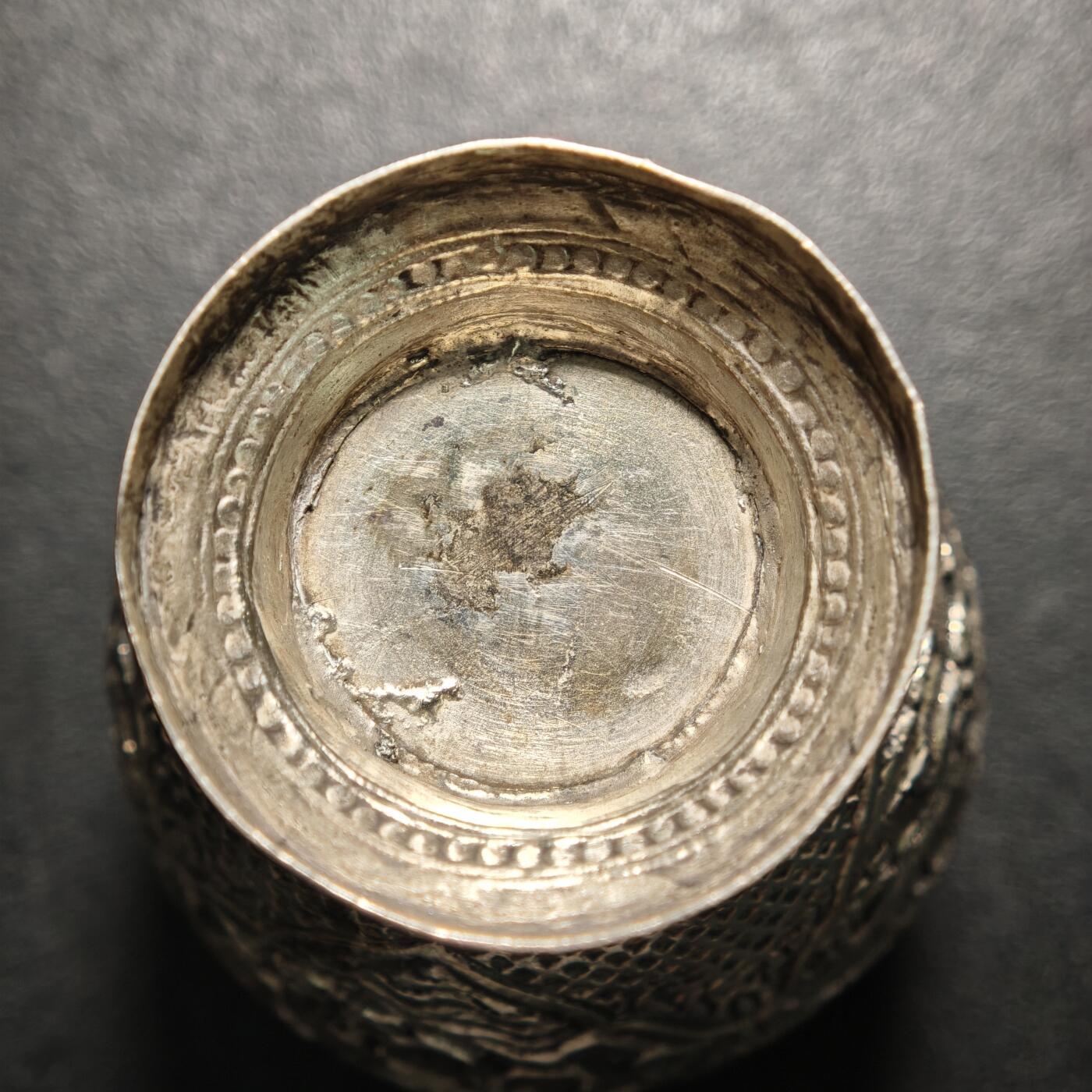 【德藏】世界币章拍卖第155期（拍品征集中~欢迎藏友联系） 回流龙凤雕花银瓶 瓶高约：83.4mm（含盖），瓶身直径约：50.8mm，瓶盖直径约：29.6mm，瓶重约：54.5g（含盖)）