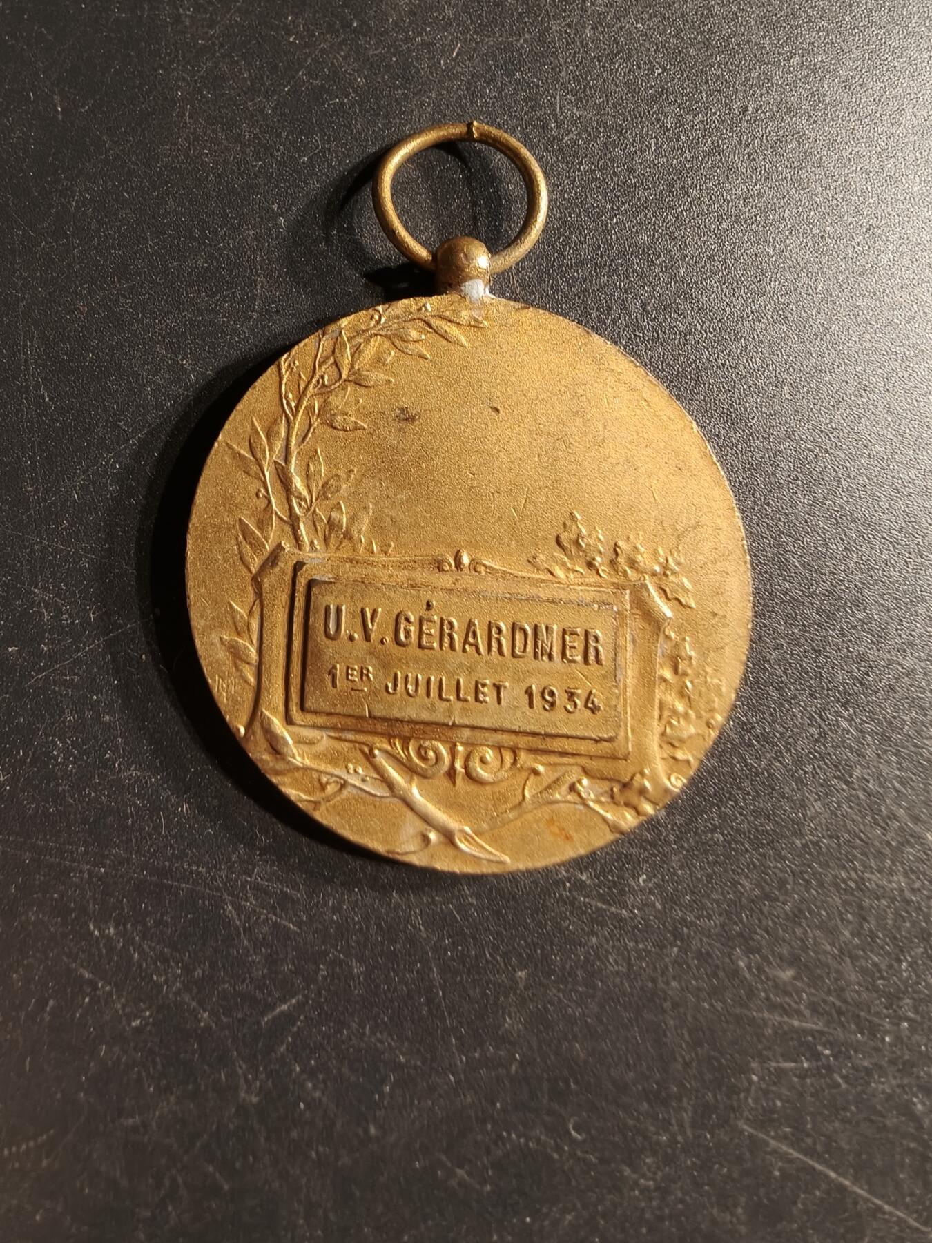 老王徽章第166期 法国游吟诗人圣朱利安·德·梅内斯特里耶铜奖章     直径36mm.    重量20g