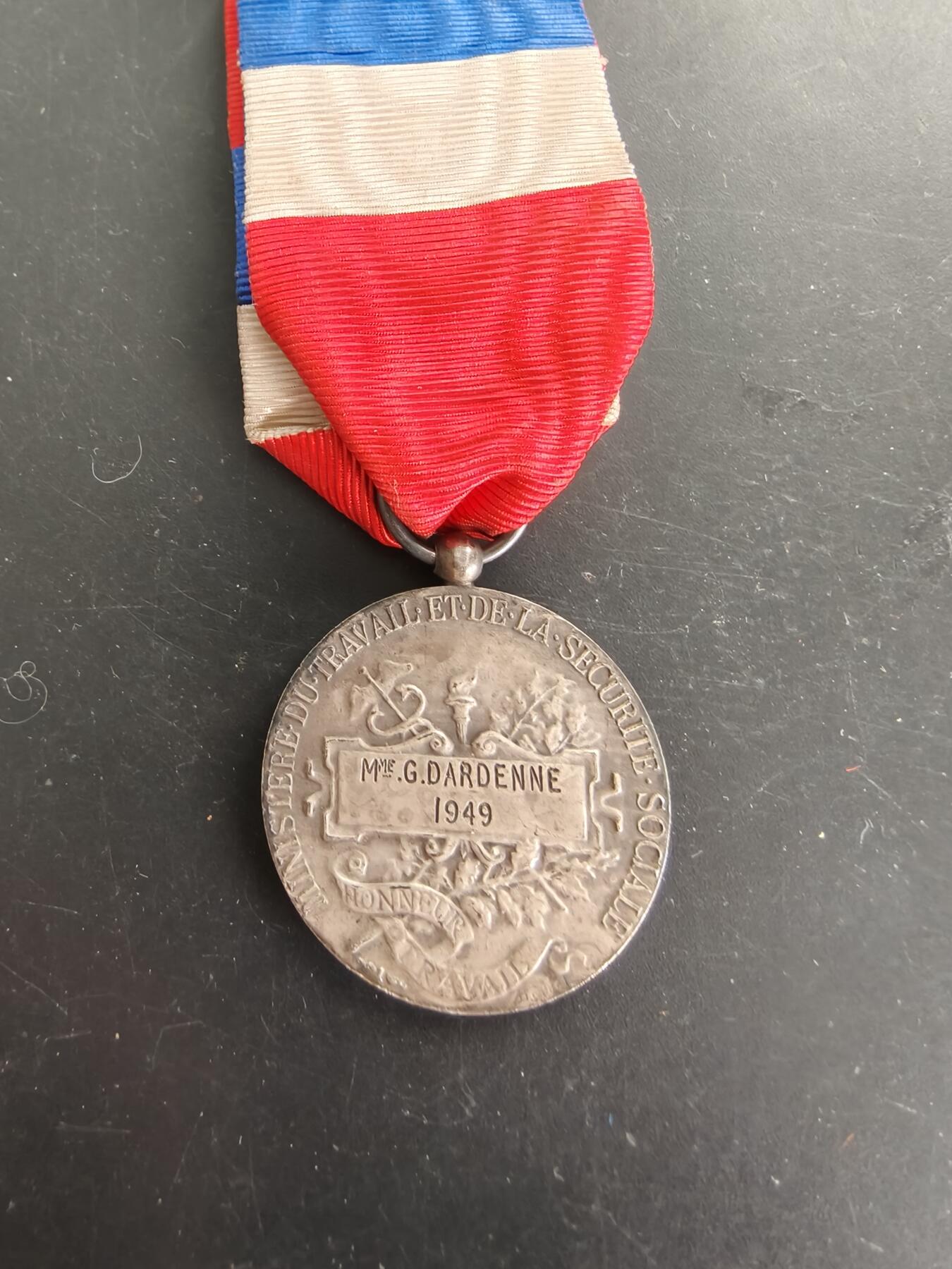 老王徽章第166期 法国银级劳工奖章     950银     12.2g