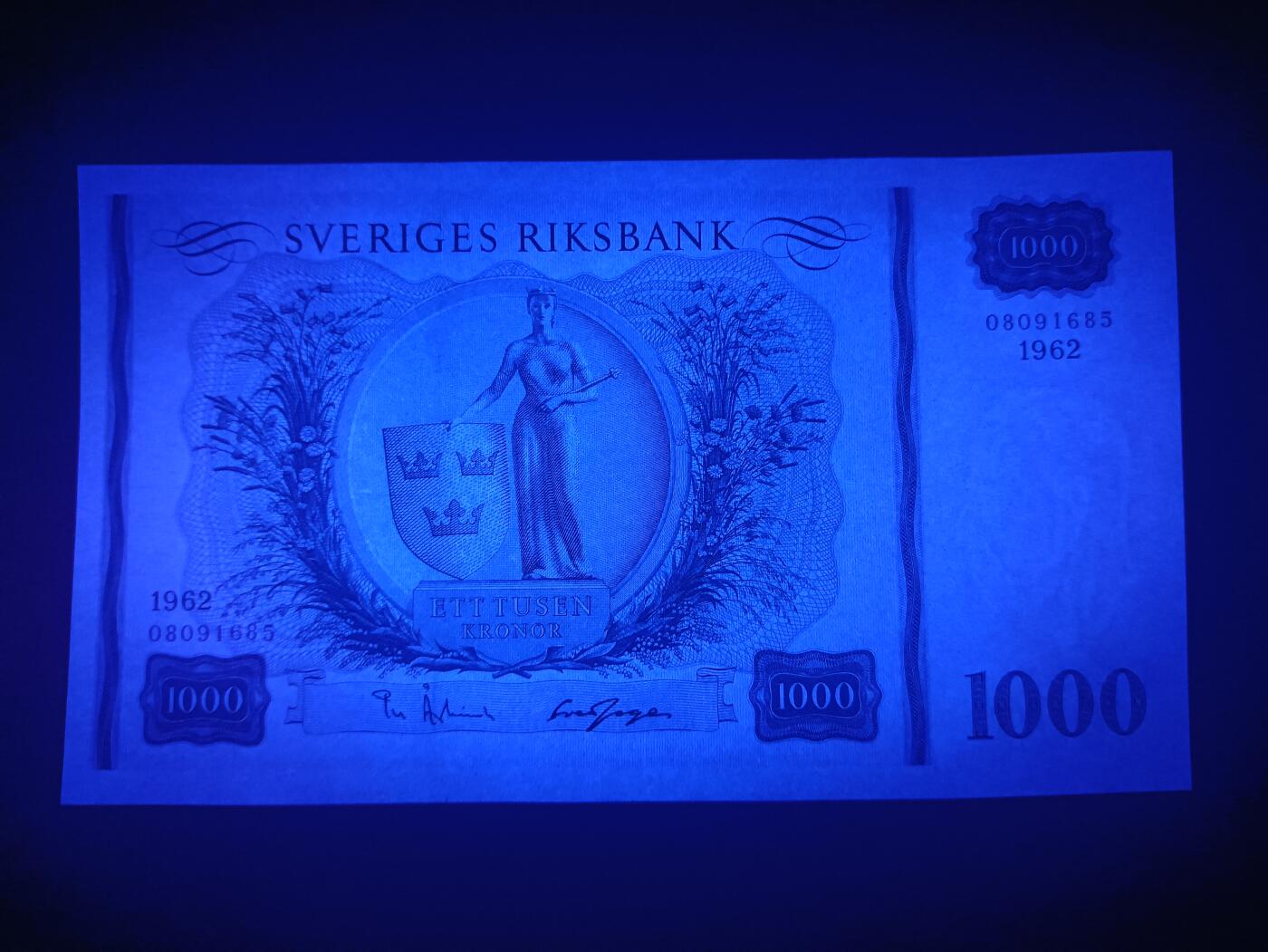 2025十一月第七期，总205期 瑞典1962年1000克朗AUNC，少见的大面值大票幅，瑞典人格化象征和古斯塔夫国王侧像
