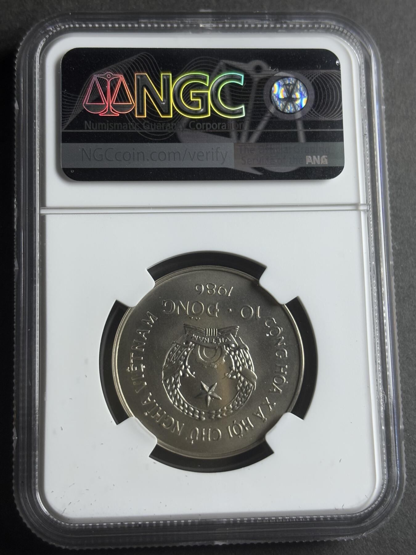 文馨钱币收藏第 283 场，【大雪鉴珍，寒英缀金】金银纪念币精品场，诚邀您的参与【长期接代拍品】 稀少 1986 年越南大水牛 10 盾纪念币，NGC 评级 MS67 分