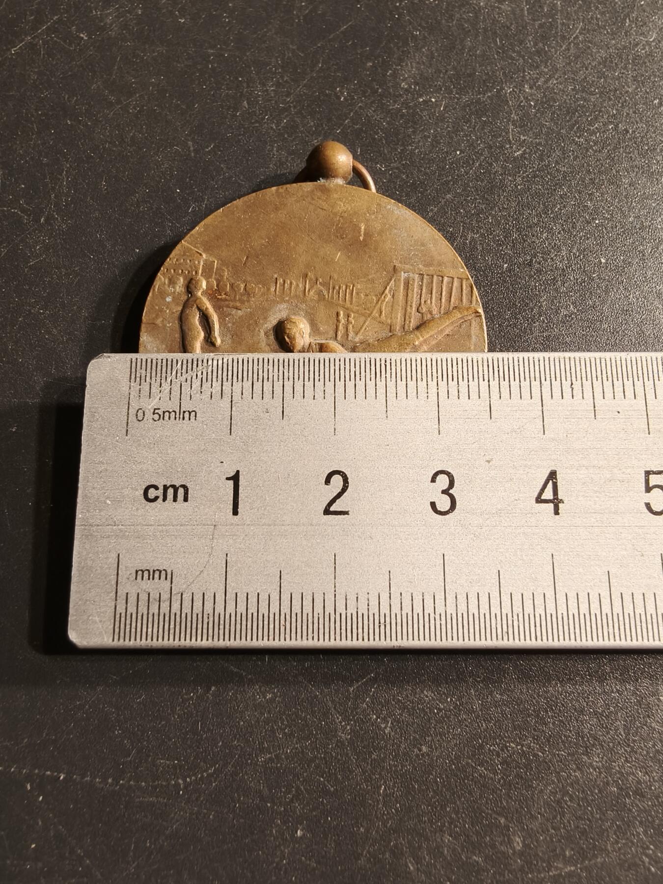 老王徽章第166期 法国体操协会铜奖章     直径36mm.   重量21.8g