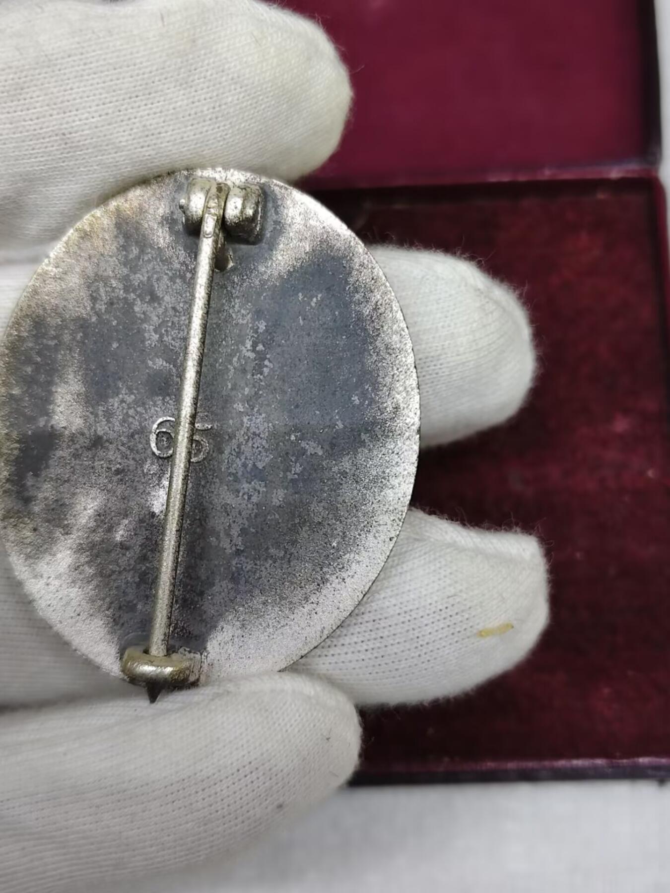 ww2，德三，银级战伤勋章，背面厂厂标65，带稀有少见红色原盒。