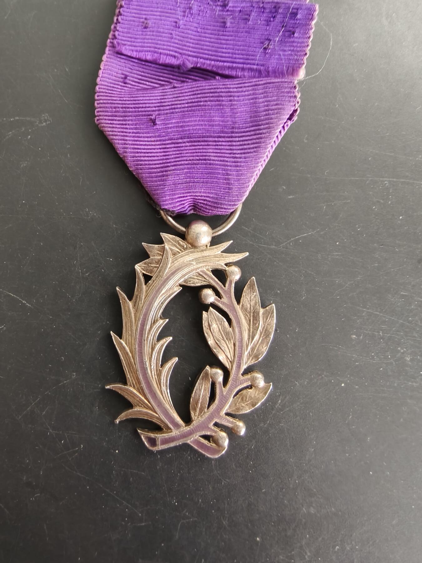 老王徽章第166期 法国骑士级棕榈叶勋章     原盒