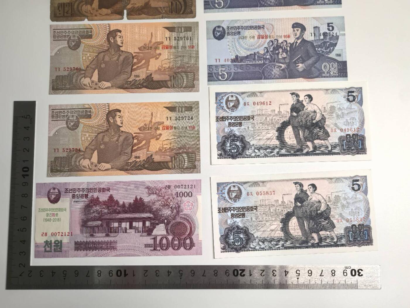 小驴勋章奖章收藏11月29日周六晚六点拍卖（珍爱和平，收藏战争，铭记历史，勿忘国耻，忠党爱国。有偿代拍，送拍规则在简介最后，参拍须阅读规则后再参拍，关系到运费包装发货时效真假辨别等关键信息，拍卖时不再发原图，看大图店主微信码在拍卖店铺介绍里） 朝鲜纪念币一组