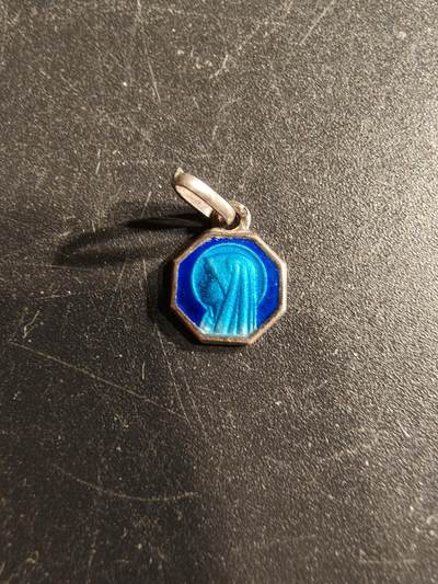 老王徽章第166期 - 法国天主教会纪念章    银质珐琅     0.4g