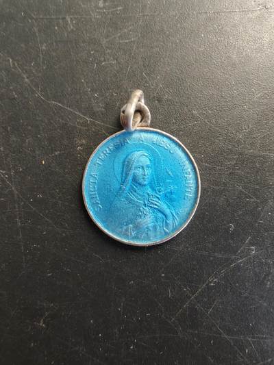 老王徽章第166期 - 法国天主教会纪念章    银质珐琅     1.1g