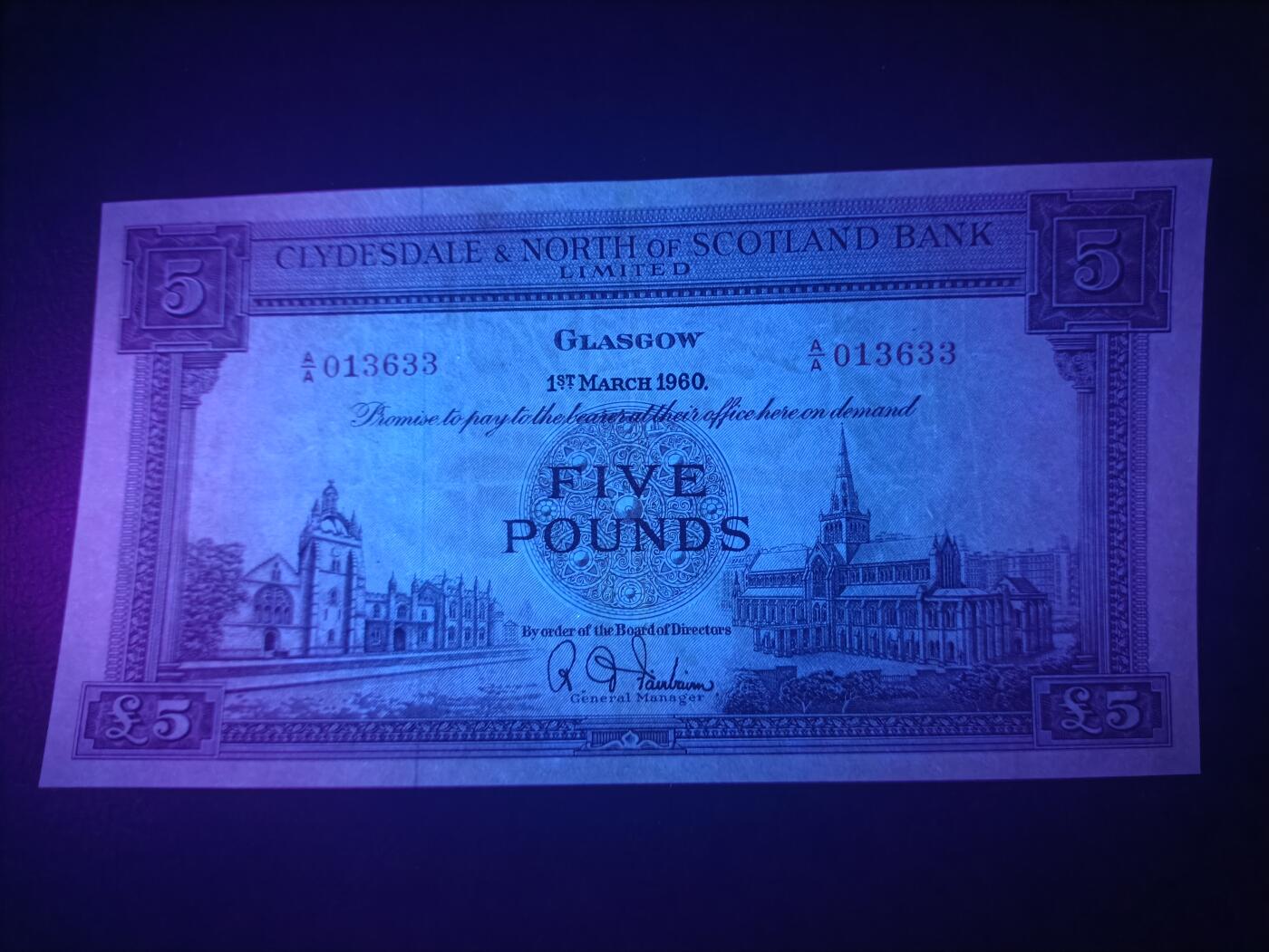 2025十一月第七期，总205期 苏格兰克莱斯戴勒和北部银行1960年5镑AUNC，象征两银行联合的两地地标性建筑阿伯丁大教堂和格拉斯哥大学，早期两家银行联合时期发行，稀有中高面值