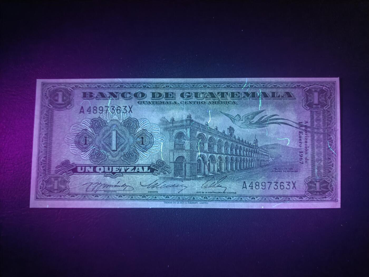 2025十一月第七期，总205期 危地马拉1967年1格查尔AUNC，国会大楼和阿提拉湖，早期年份