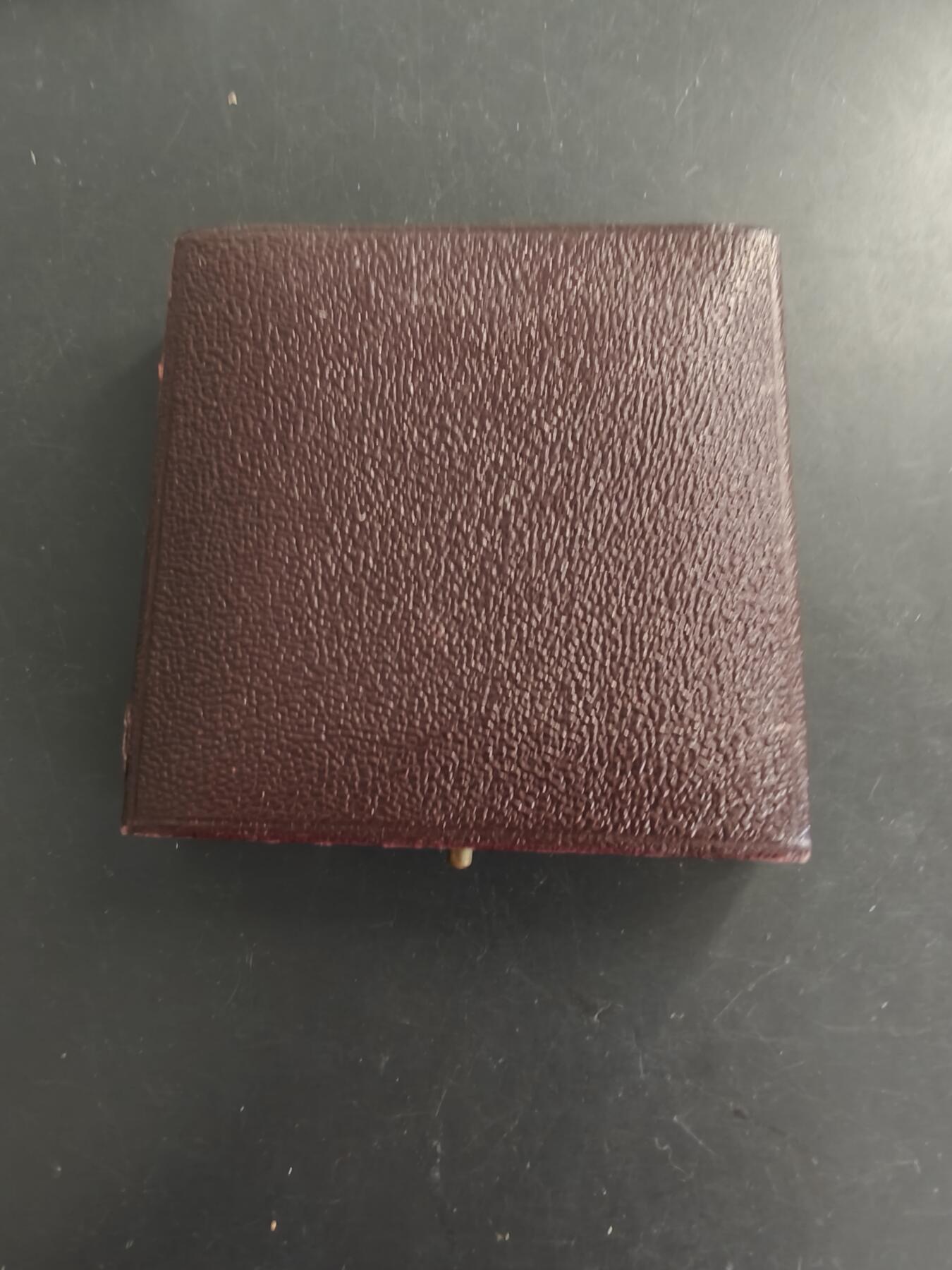 老王徽章第166期 法国1895 年波尔多爱科学学会第十三届全国博览会大铜章    原盒    大师里维特作品    直径64mm.   重量107.7g