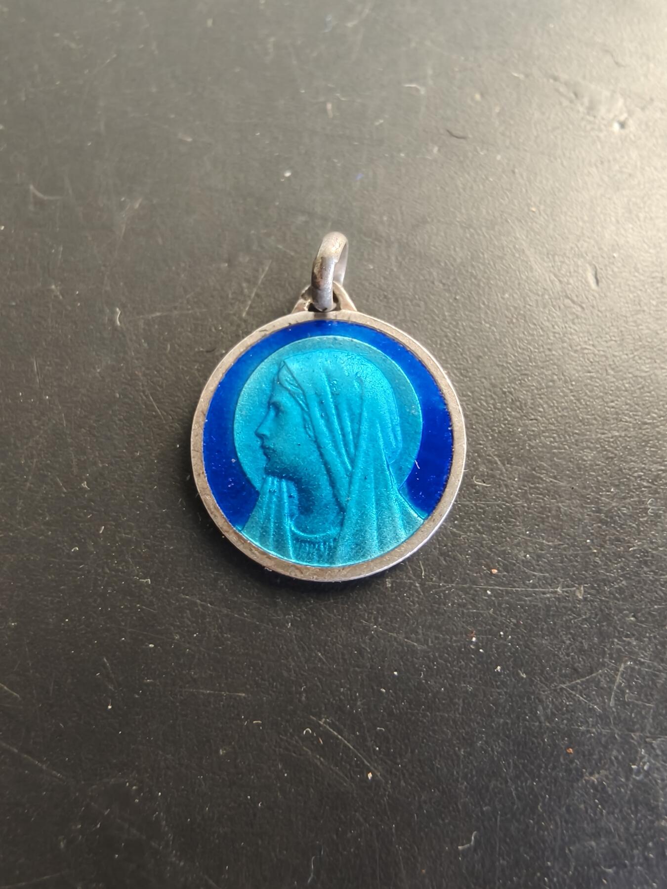 老王徽章第166期 法国天主教会纪念章    银质珐琅     1.4g