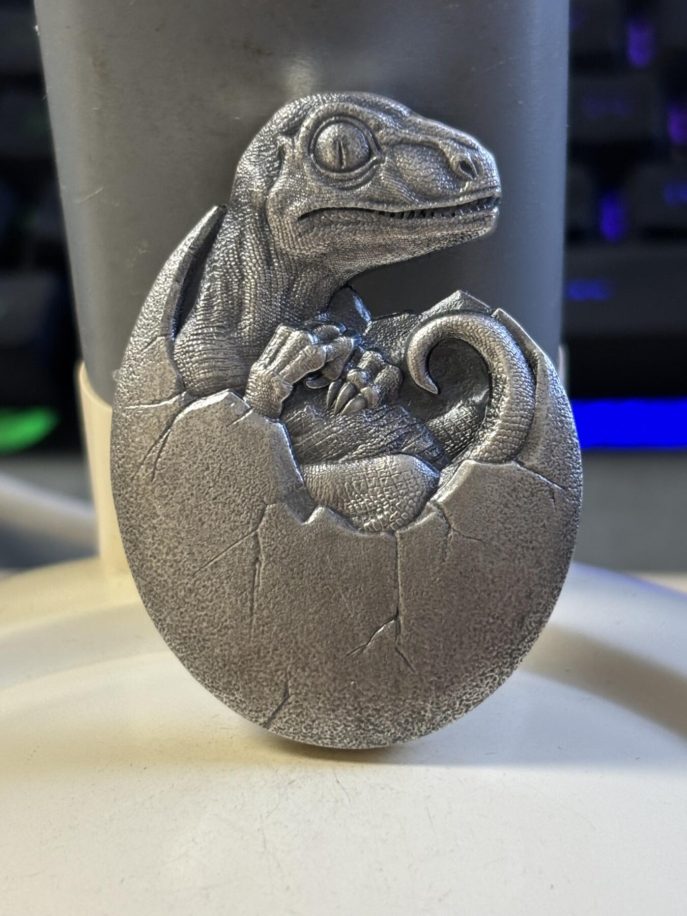 第183期拍卖 乍得2021年迅猛龙诞生2盎司高浮雕仿古异形银币，2盎司，999银，发行500枚