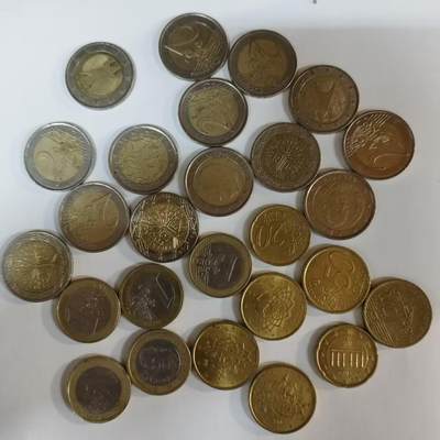 长老汇蛇年精选第七十九场拍卖 - 欧元一堆，合计35.9欧元，汇率293.5