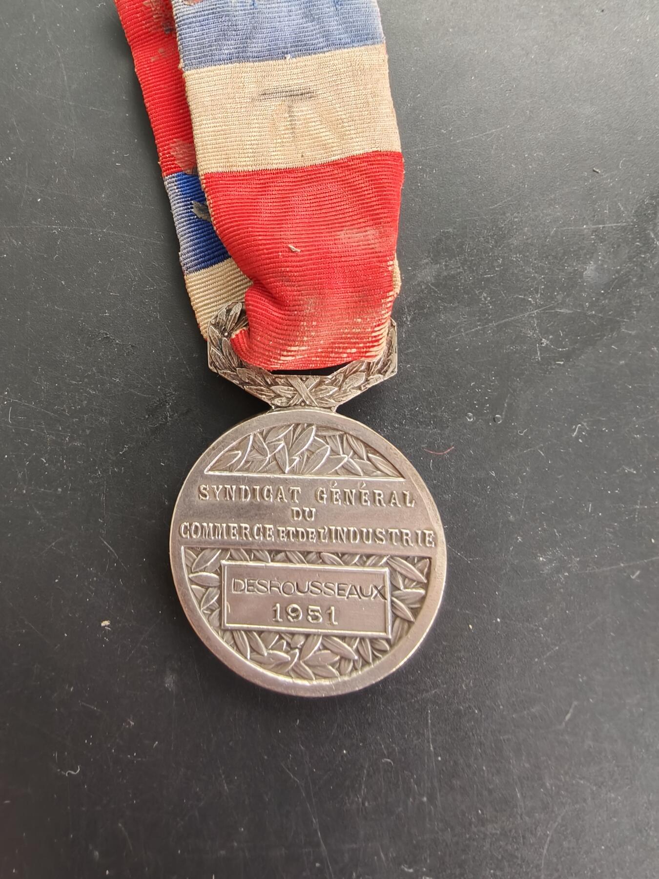 老王徽章第166期 法国银级商务部奖章    1951年实发