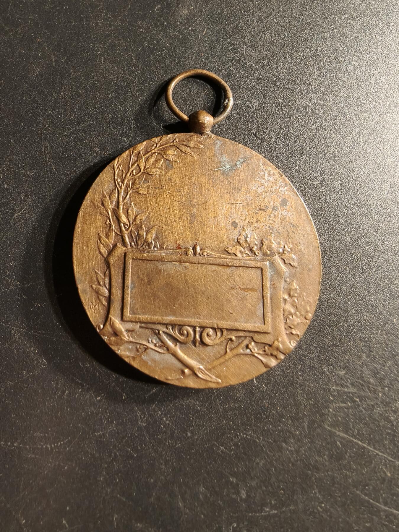 老王徽章第166期 法国体操协会铜奖章     直径41mm.   重量28.6g