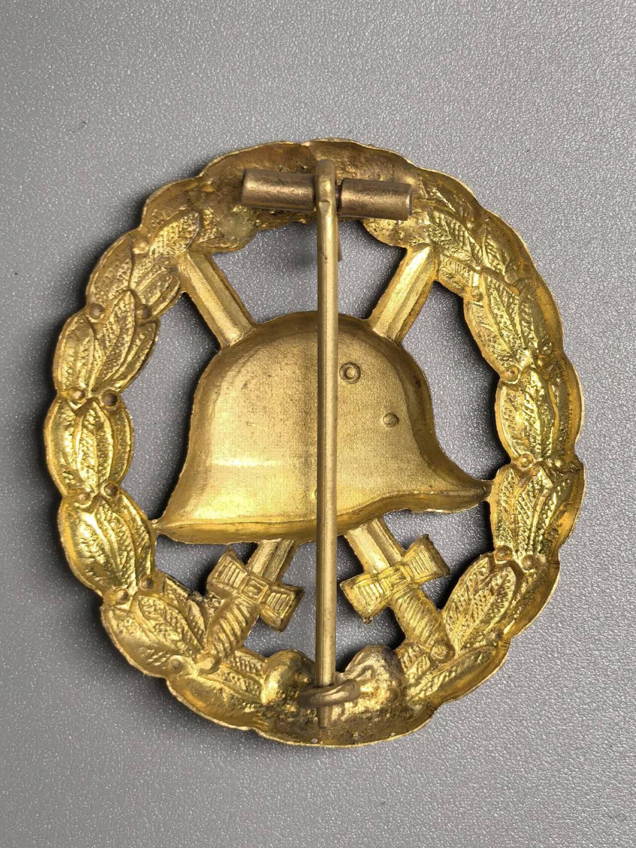 小驴勋章奖章收藏11月29日周六晚六点拍卖（珍爱和平，收藏战争，铭记历史，勿忘国耻，忠党爱国。有偿代拍，送拍规则在简介最后，参拍须阅读规则后再参拍，关系到运费包装发货时效真假辨别等关键信息，拍卖时不再发原图，看大图店主微信码在拍卖店铺介绍里） 德国一战金级战伤奖章镂空版本，非常少见