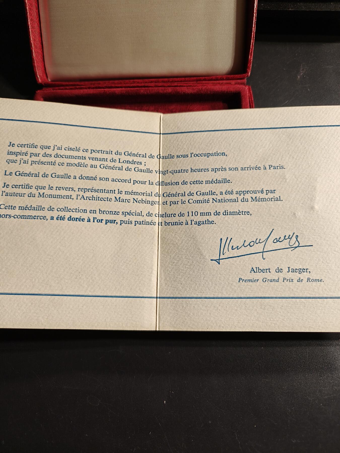 老王徽章第166期 法国夏尔戴高乐将军逝世镀金大铜章     原盒原证镀24k金    罕见大尺寸    直径90mm.     重量762.2g