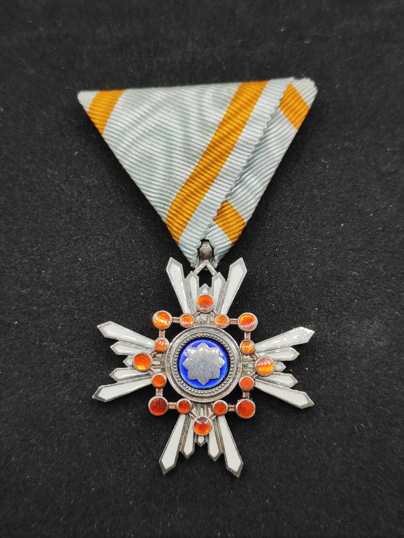 0元起拍勋章 第314期 咸鱼国勋章拍卖专场 11月30日（周日）下午6：00开始 日本明治早期 白色珐琅内缩 蓝色绶带 六等瑞宝章银制