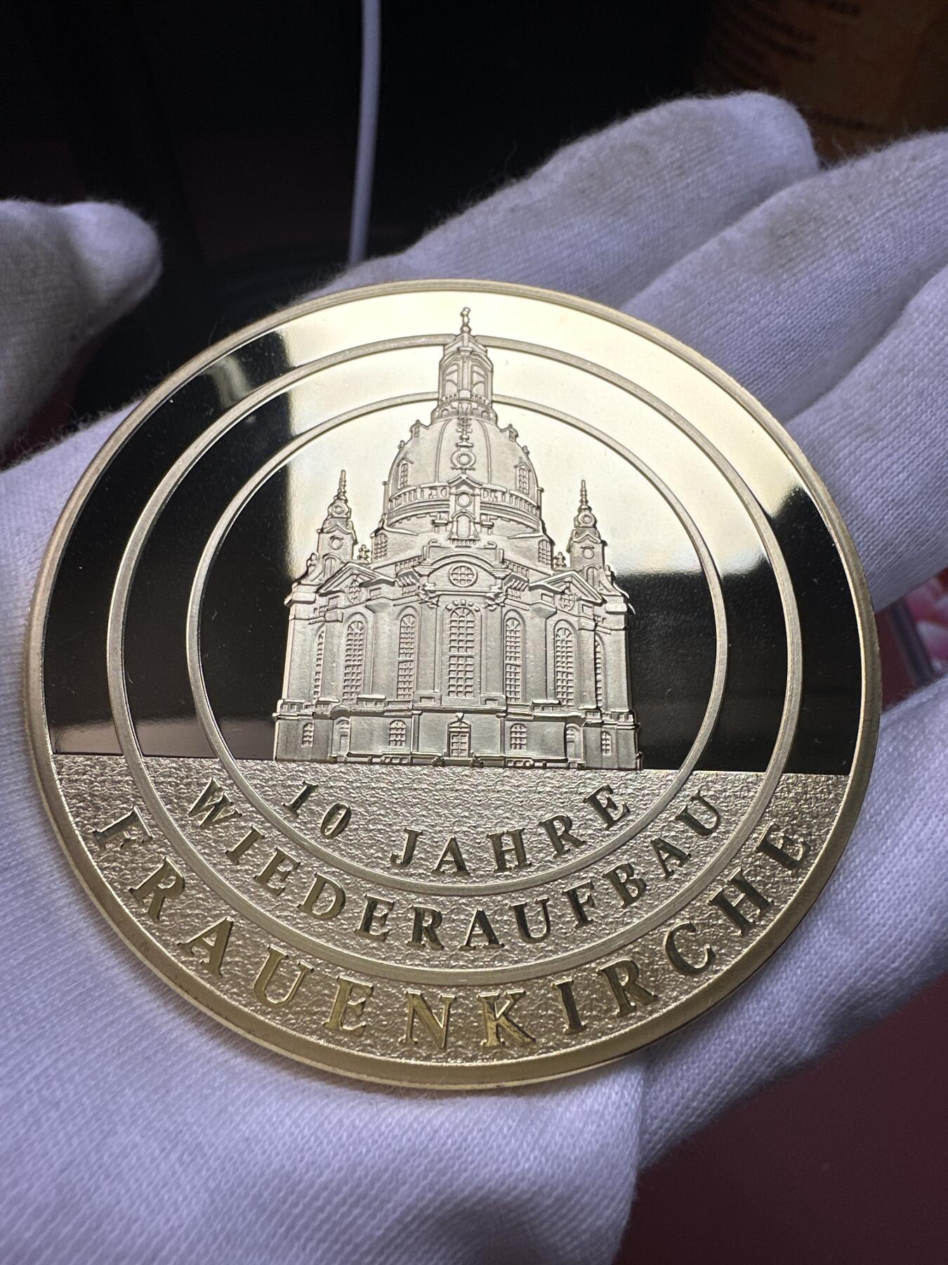 12.4铜章专场 2014年德累斯顿圣母教堂重建10周年彩色高浮雕精致镀金纪念章 镶施华洛世奇水晶70mm